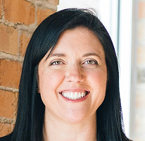 Sophie Hartwell, vedoucí oddělení péče o zákazníky, portrét
